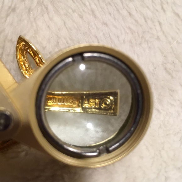 Vintage Daisy Enamel Brooch Pin Signed ART - Picture 3 of 4